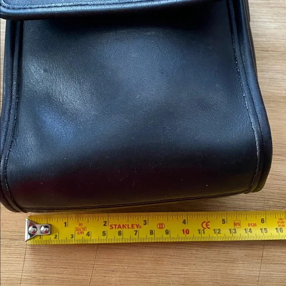 Vintage Coach Black Leather Scooter Bag 9893 - Picture 6 of 16